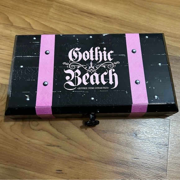Jeffree Star Other - Jeffree Star Gothic Beach Eyeshadow Palette